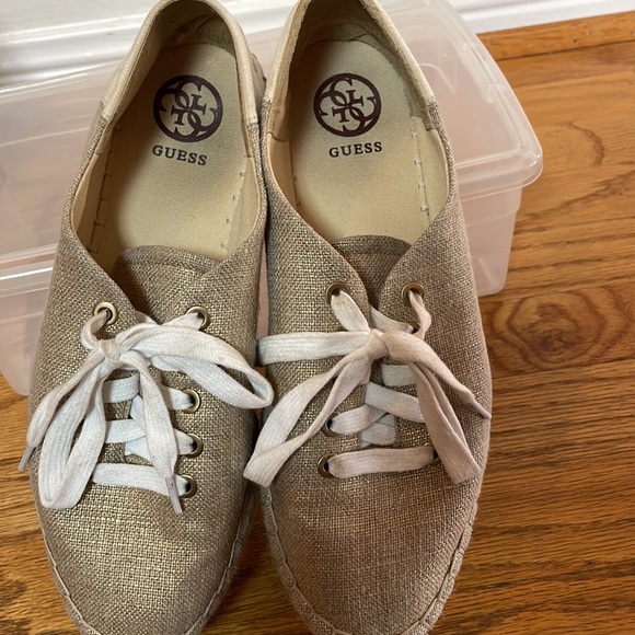 Guess gold shimmer rafffia sole waking shoes sz8 - Picture 7 of 7